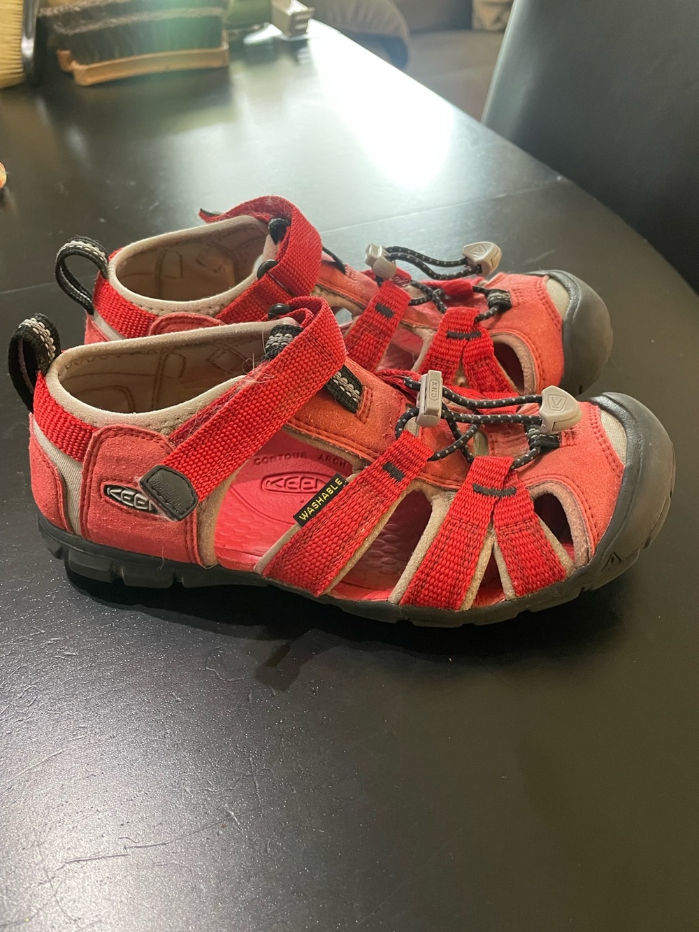 Big Kids' Keens Seacamp II CNX shoes sandals hiking sz 4 easy fasten adjustable